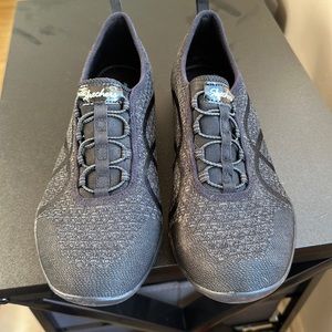 Black slip on Sketchers Women’s 10